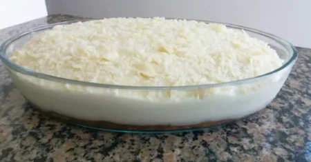 Cremosão Gelado de Coco na Travessa: Uma Sobremesa Refrescante e Deliciosa